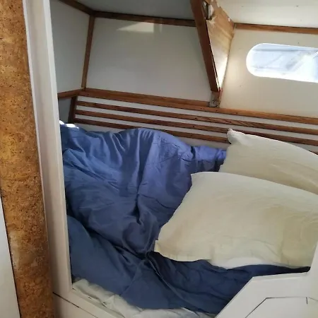 Bateau-hôtel Insolite Sur Un Voilier à *