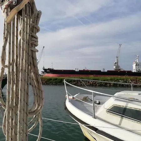 Bateau-hôtel Insolite Sur Un Voilier à Anglet
